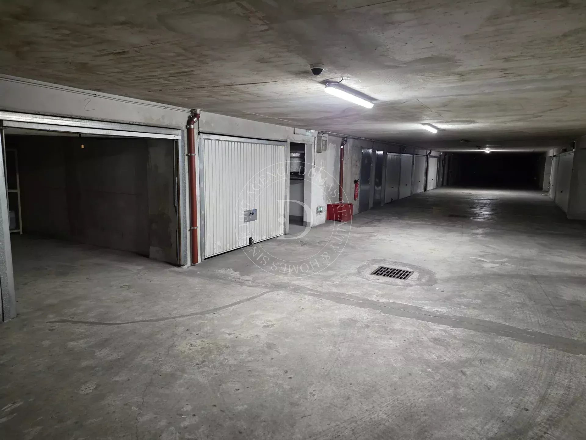 Garage - Photo 2