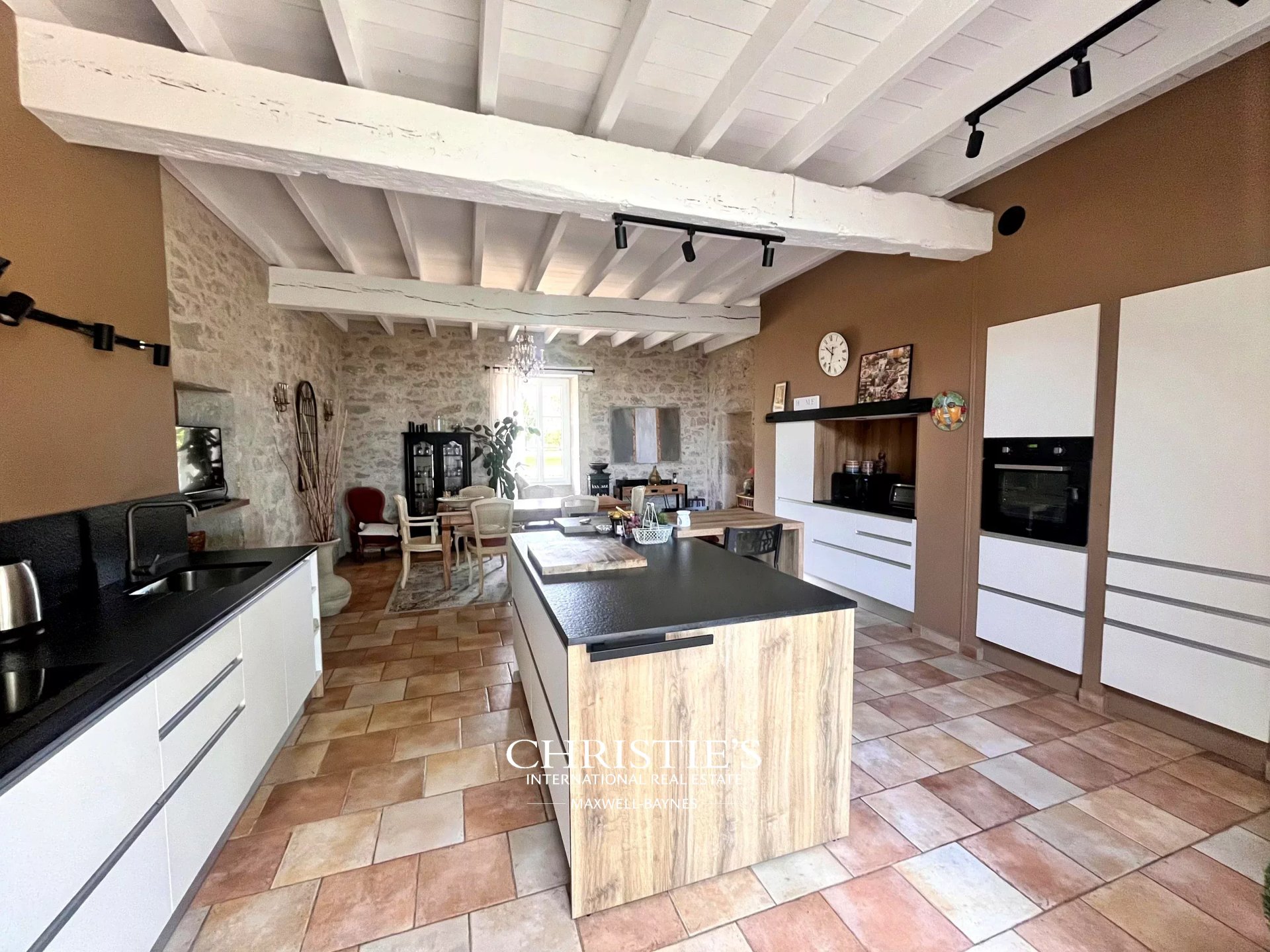 9 Bedroom Villa/Townhouse's Image 10