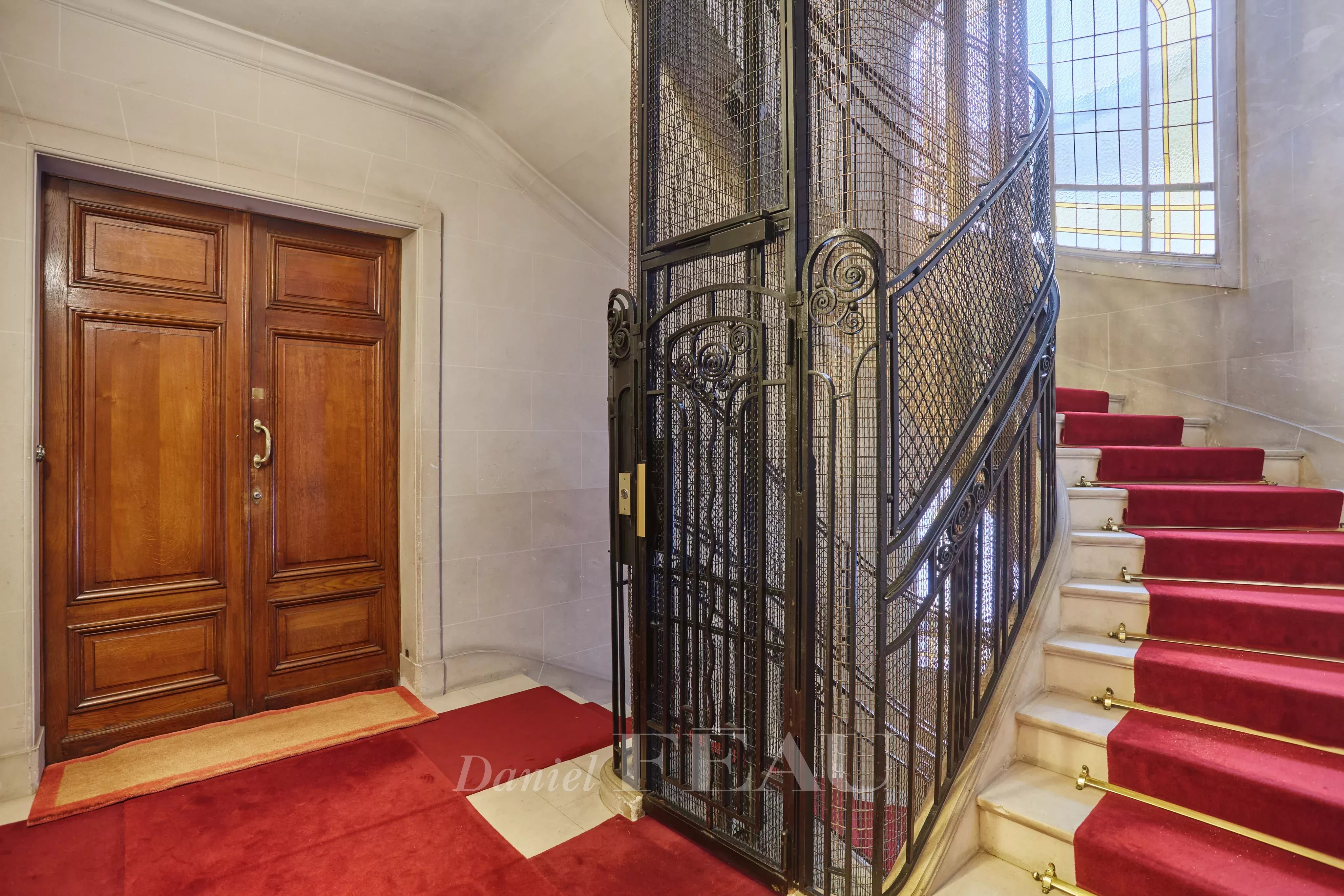 Sale Apartment Paris 16th