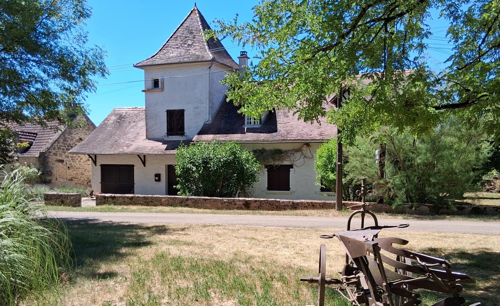 Spacious character family home in friendly hamlet