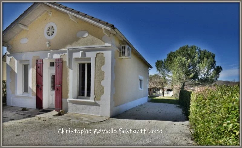 Ensemble immobilier de 2 maisons, piscine chauffée sur terrain 1360 M2