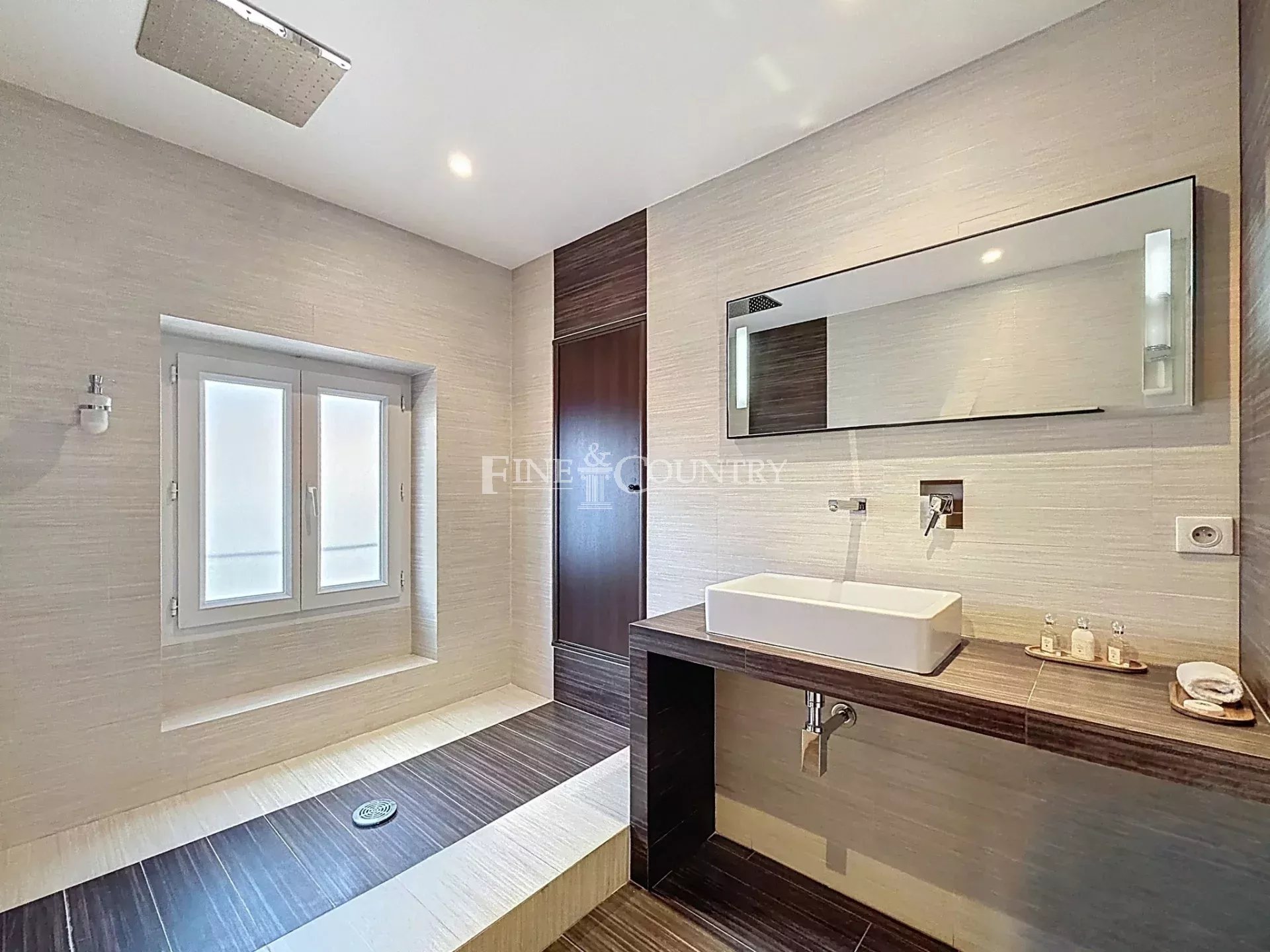 Photo of APPARTEMENT FOR SALE CANNES CENTER BANANE