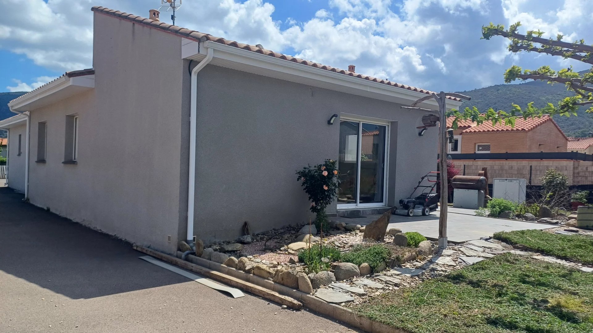Villa Plain PIed T4 piscine sur 1100 m2 de terrain  + studio