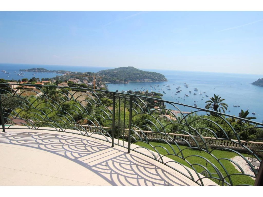 Villa for sale in Villefranche sur Mer — Exclusive 5-Bed Luxury Villa in Villefranche-sur-Mer | Avenue Leopold II