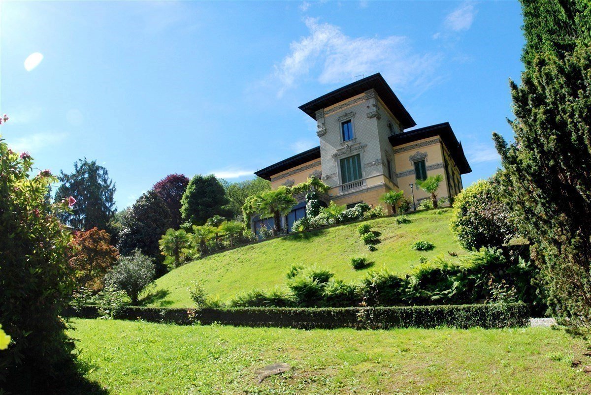 Prestigieuse villa Liberty à vendre dans le centre de Stresa