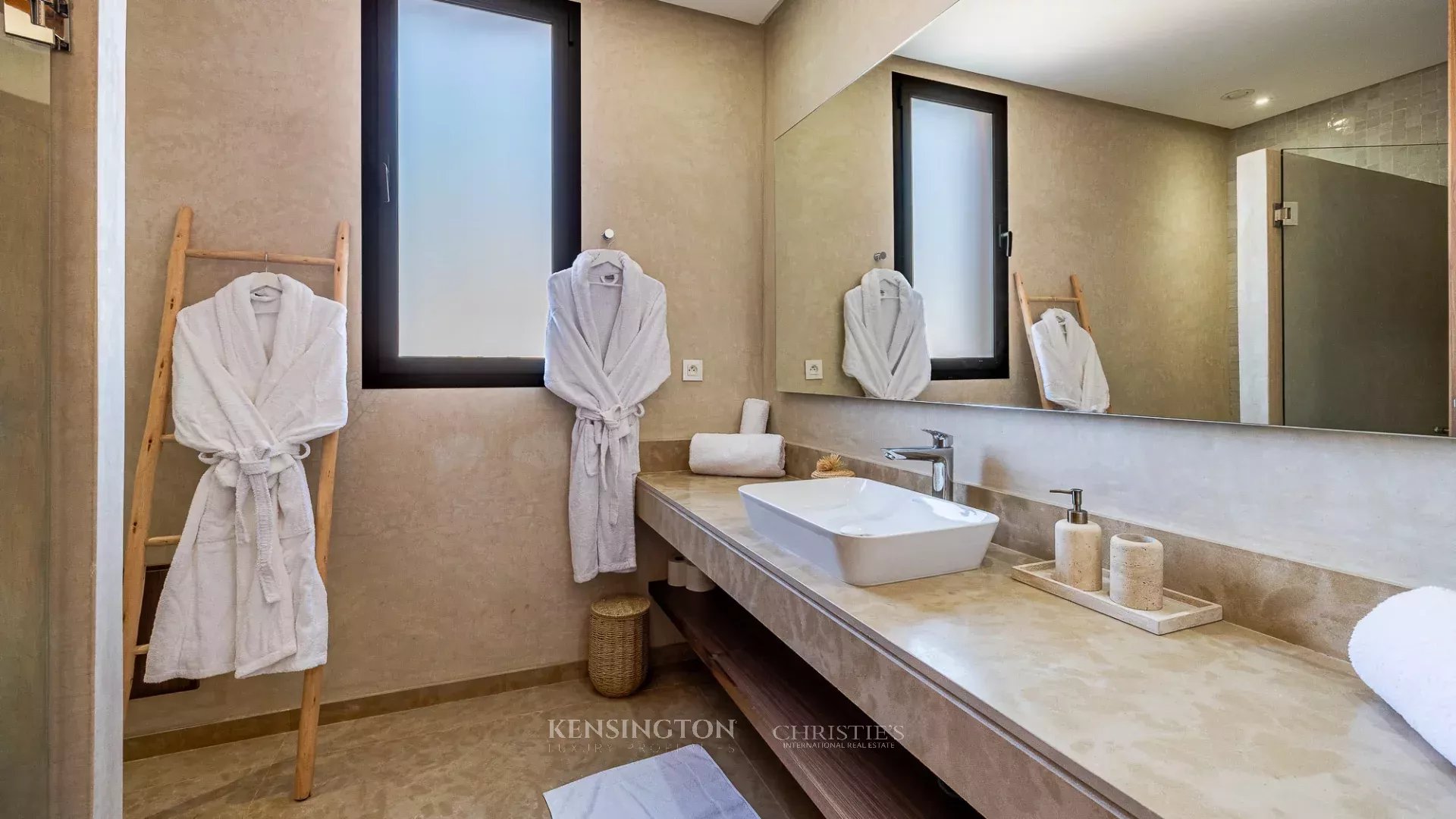 6 Bedroom Villa/Townhouse's Image 36