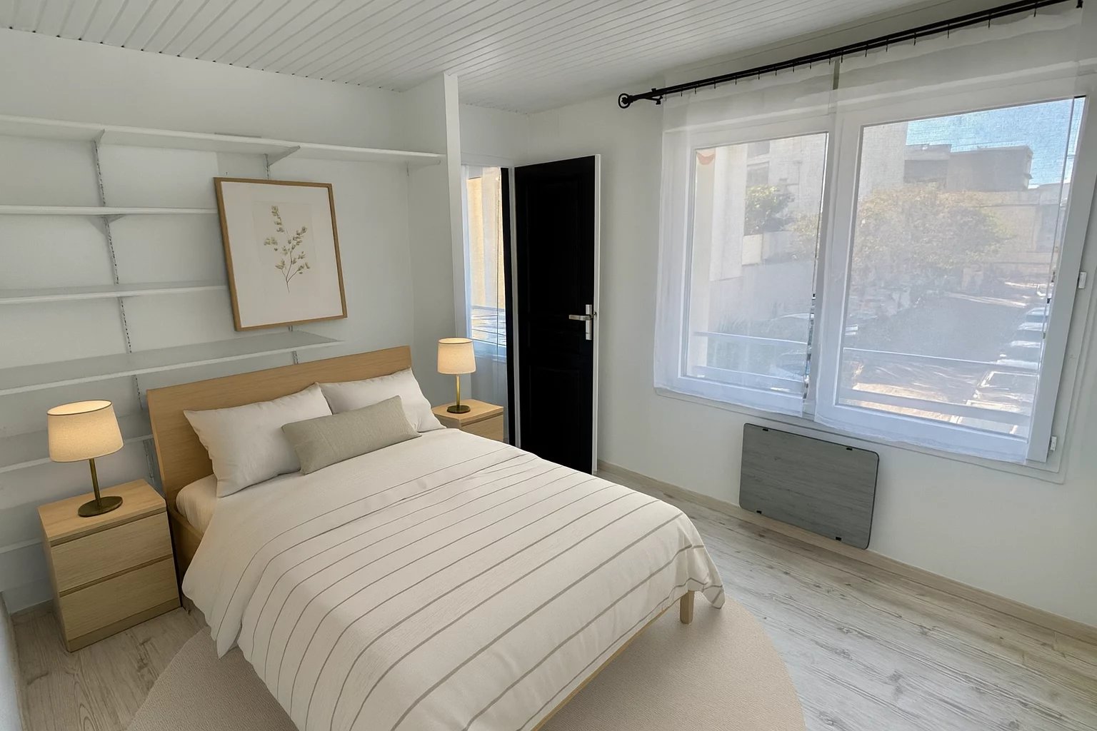 BORDEAUX CHARTRONS, au 1er étage d'un petit immeuble, appartement de type T2bis avec pkg couvert