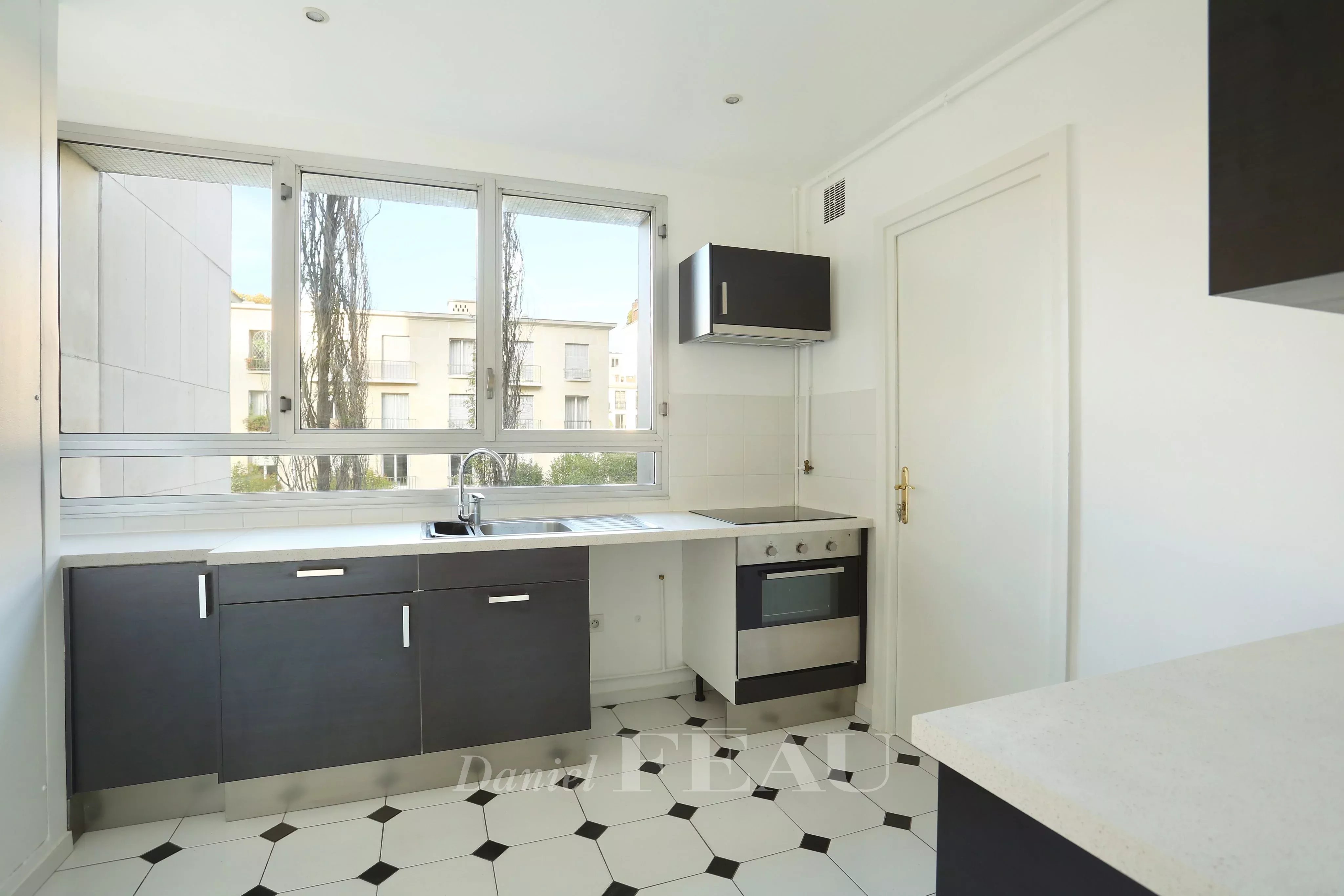 Kitchen Natural light Tile