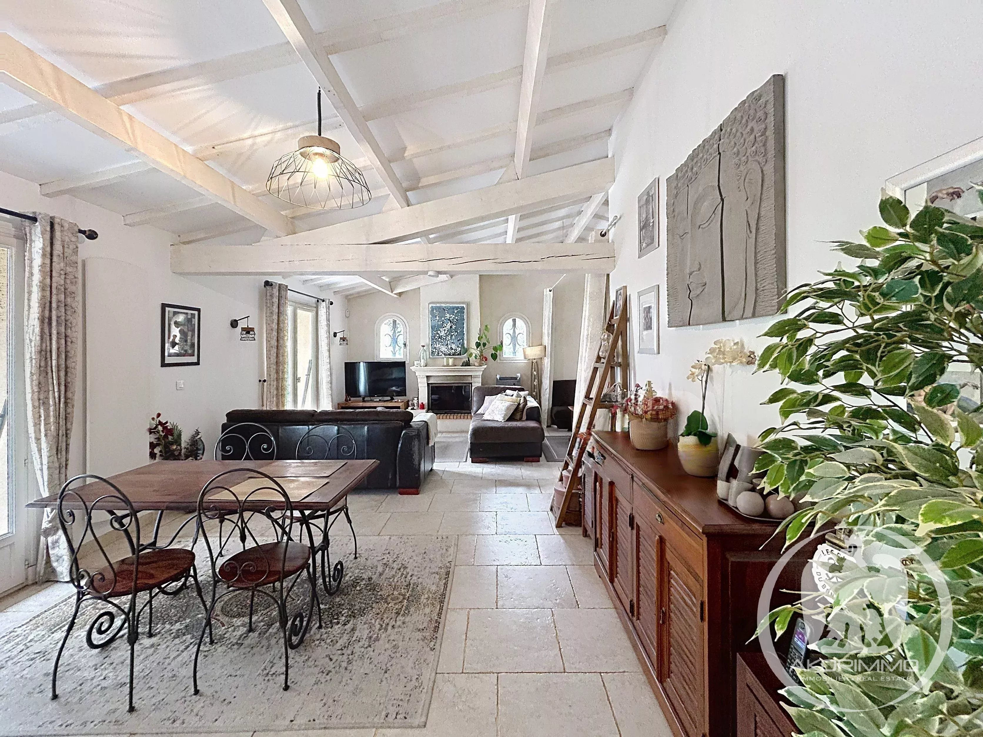 Maison  - 4 pièces  - 122.0 m2 -