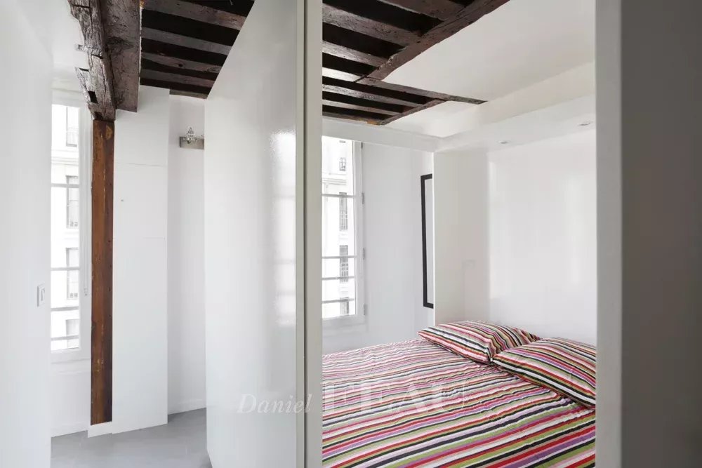 Rental Studio Paris 1st