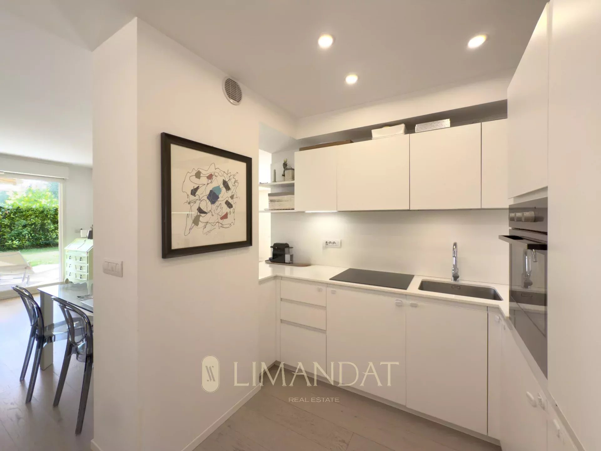 Roquebrune Cap Martin - 3 pièces 77 m2 + 139 m2 extérieur - grand garage fermé