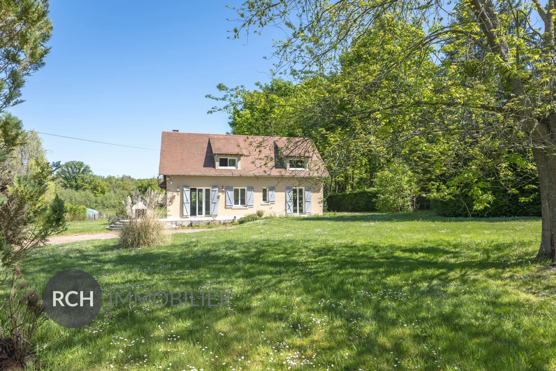 Gambais - Lumineuse maison avec joli parc de 3210 m2