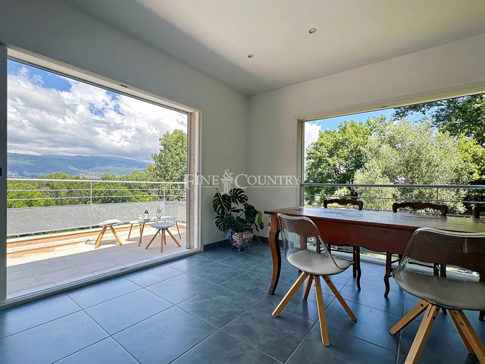 Photo of Contemporary and Bright Villa for Sale, near to Valbonne Village