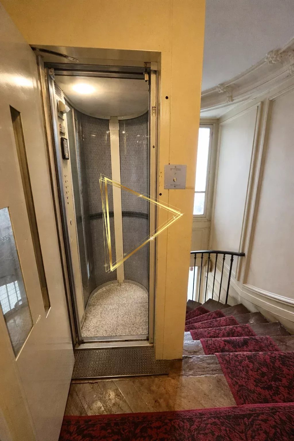 Chambre de service par ascenseur !