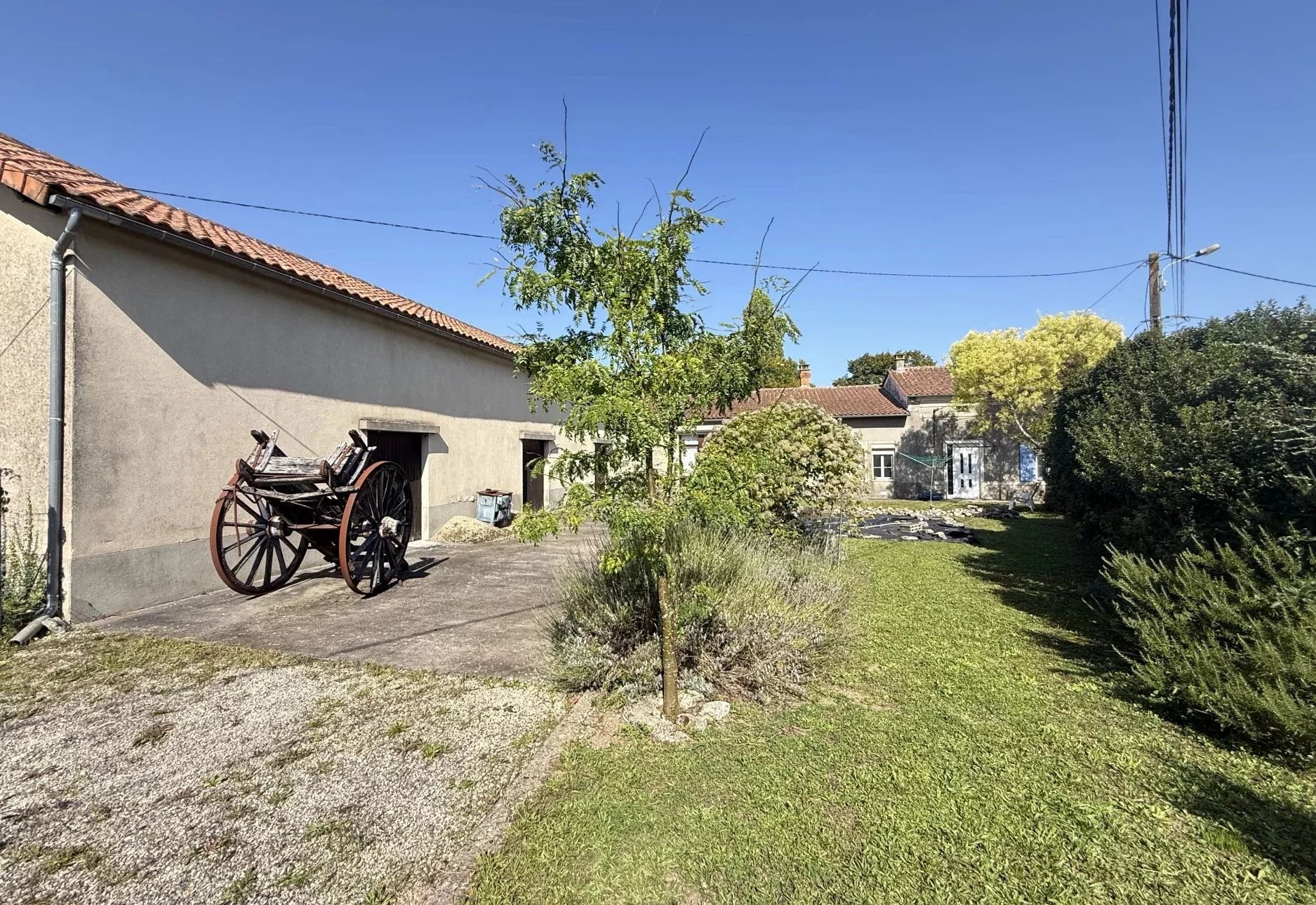 House in Verdille - Image 2