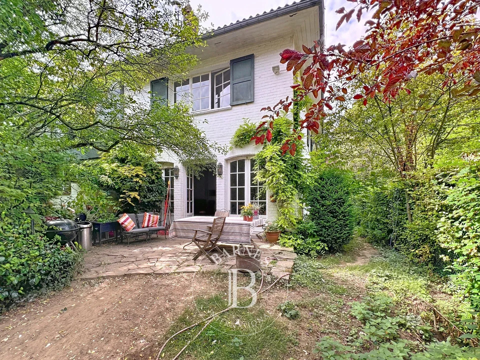 Fort Jaco - House 3 facades garden garage