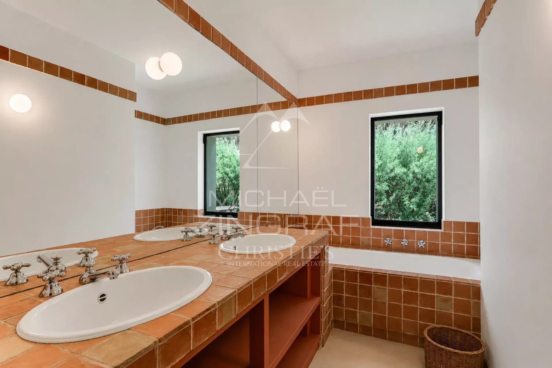 8 Bedroom Villa/Townhouse's Image 12