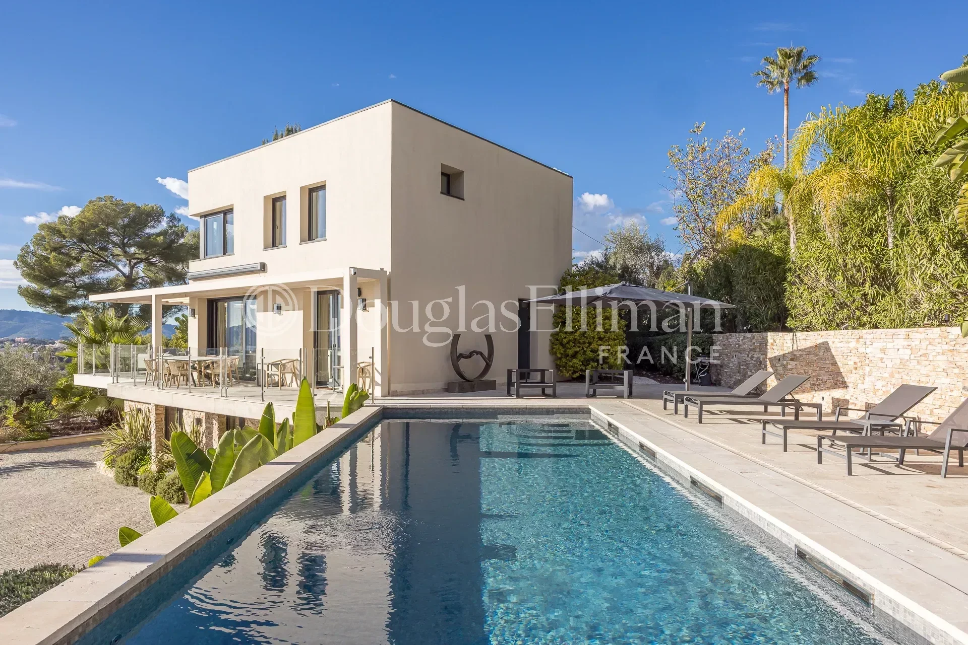 CANNES / LE CANNET – Superbe villa contemporaine avec vue mer panoramique - Image nᵒ2