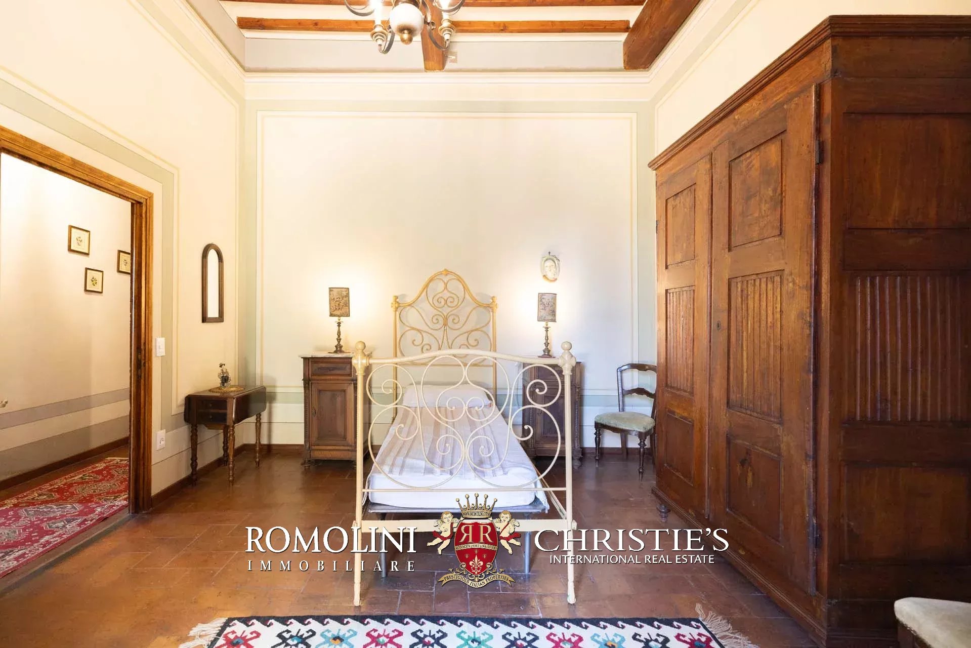 30 Bedroom Vineyard's Image 53