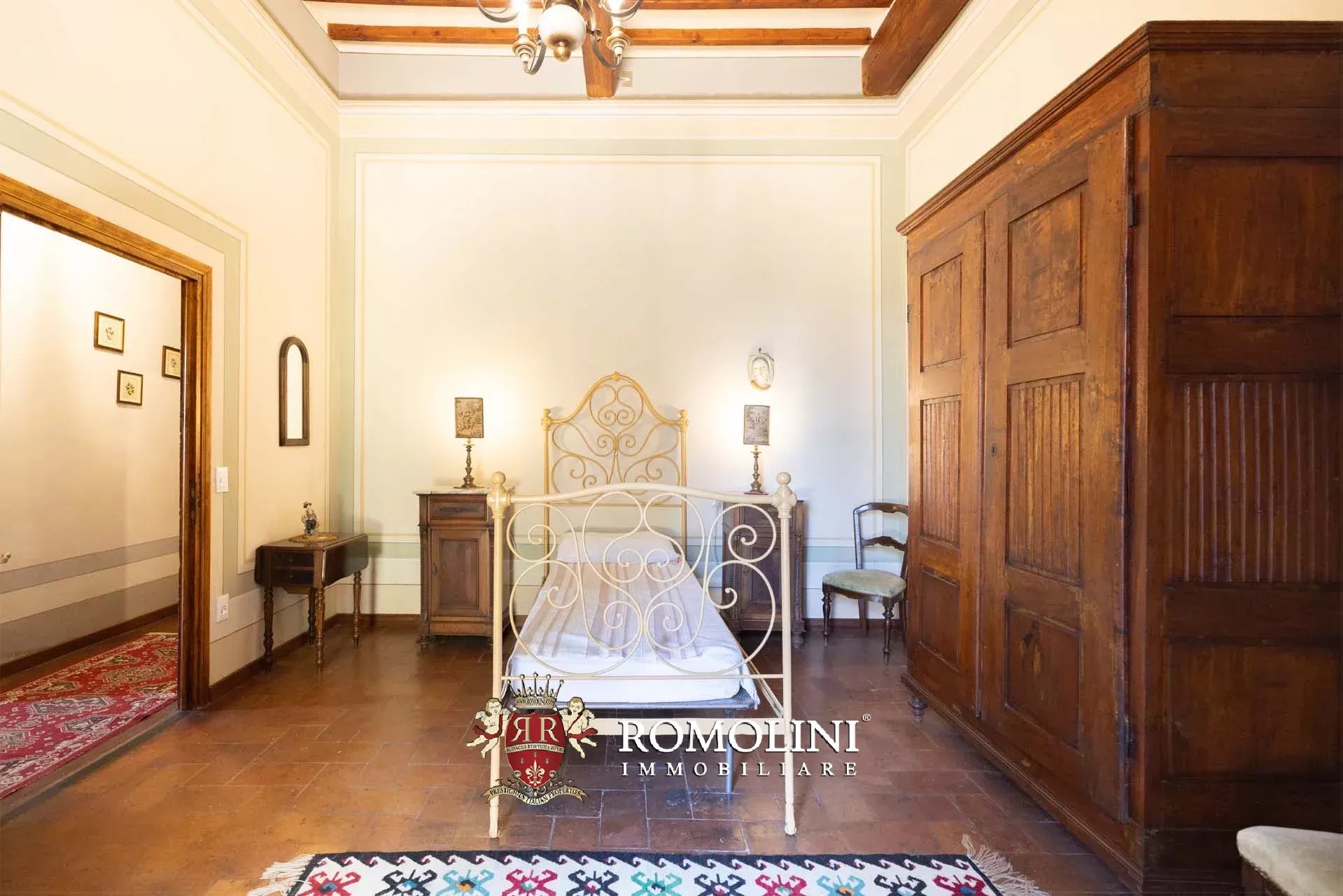 30 Bedroom Vineyard's Image 53