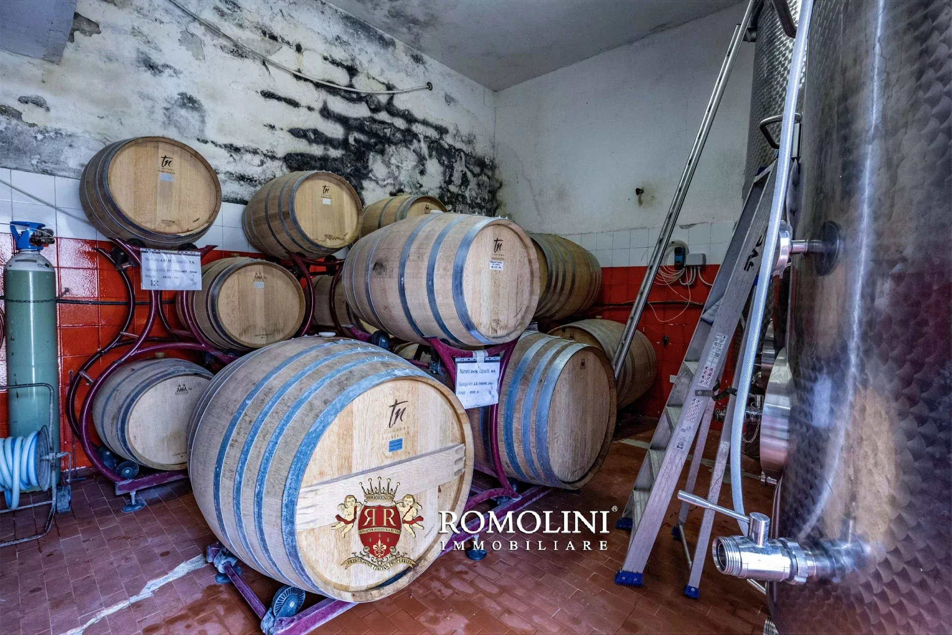 7 Bedroom Vineyard's Image 44