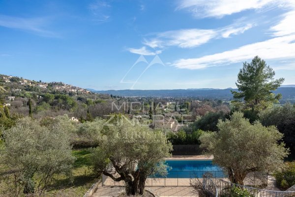Charming villa with panoramic views in the heart of a sought-after private estate — photo 2