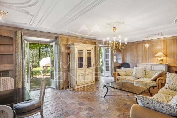 17th-Century Luxury Mas with Olive Grove for Sale in Grasse — photo 3