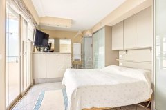 CANNES - CENTER - APARTMENT WITH PARTIAL SEA VIEW — photo 7 of 7