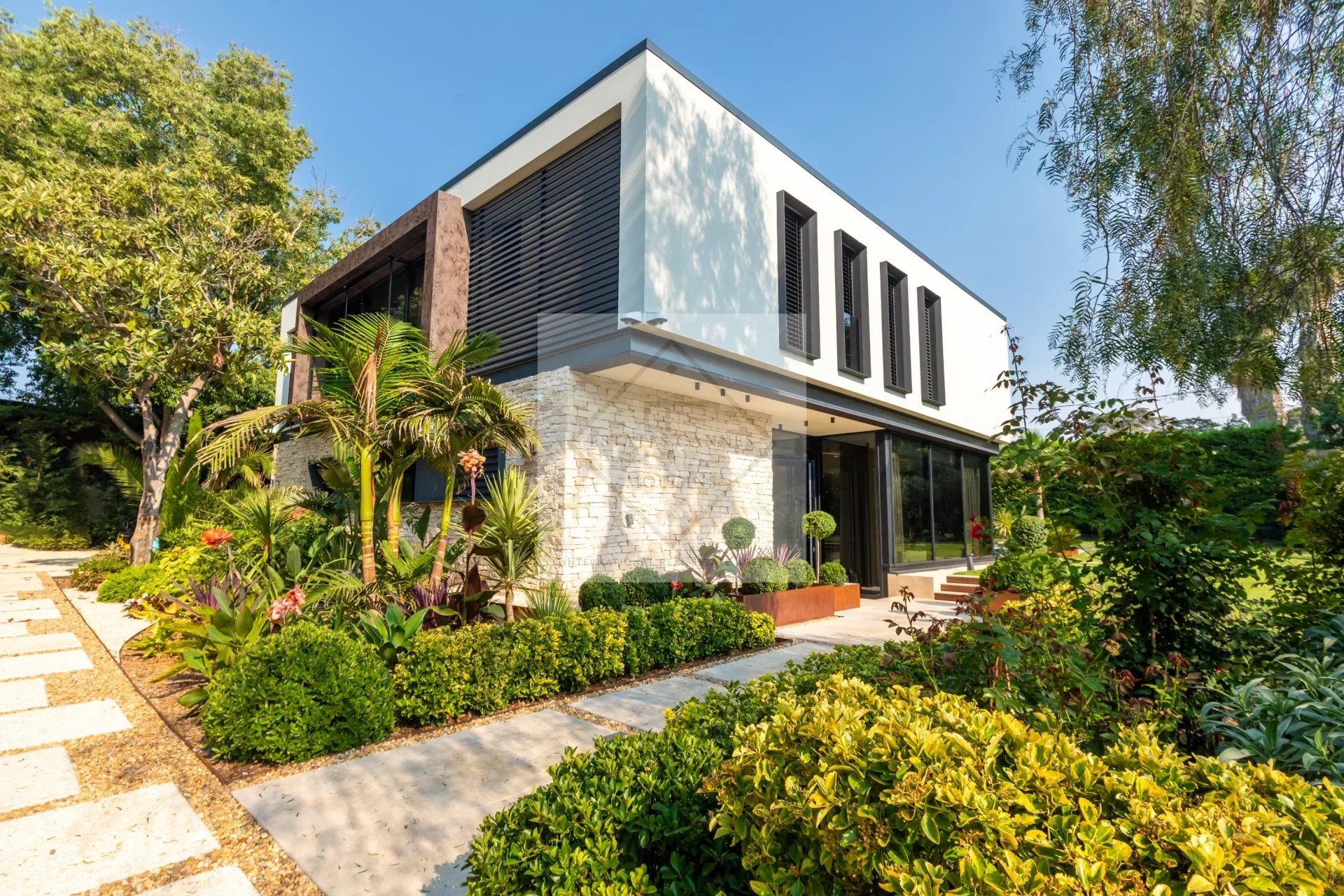 Cap d'Antibes – Villa contemporaine neuve dans un domaine privé d'exception — photo 7