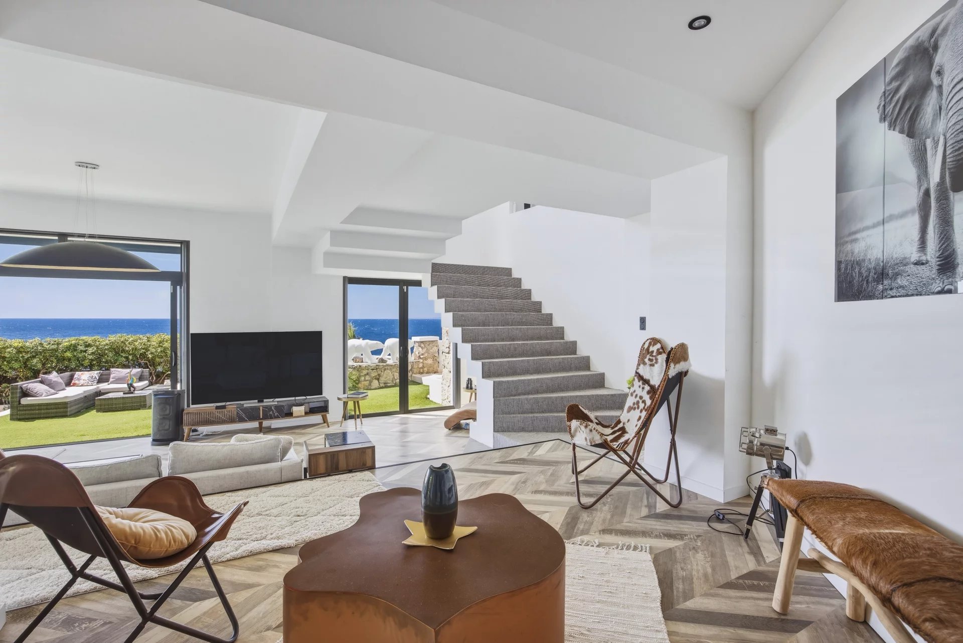 Image of Villa - 4 Bedrooms for Sale in Alpes-Maritimes-Nice-France, Image 10