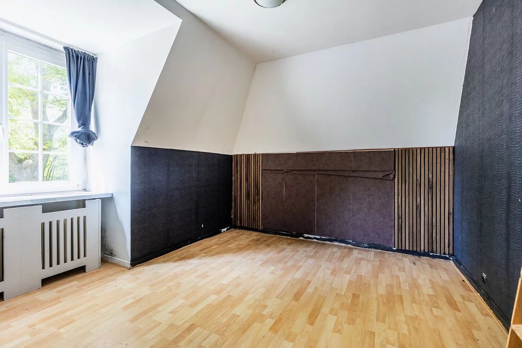 Prachtige Lipszyc villa met potentieel in privédomein of 7 ha