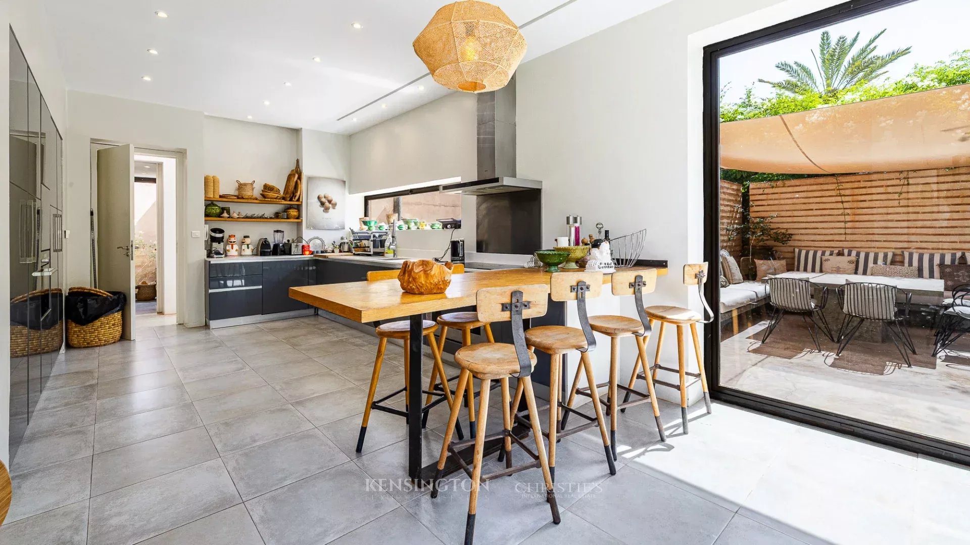 6 Bedroom Villa/Townhouse's Image 20