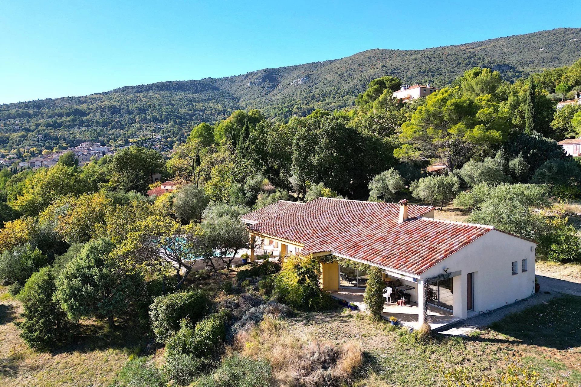 Single-storey villa on top location - SEILLANS
