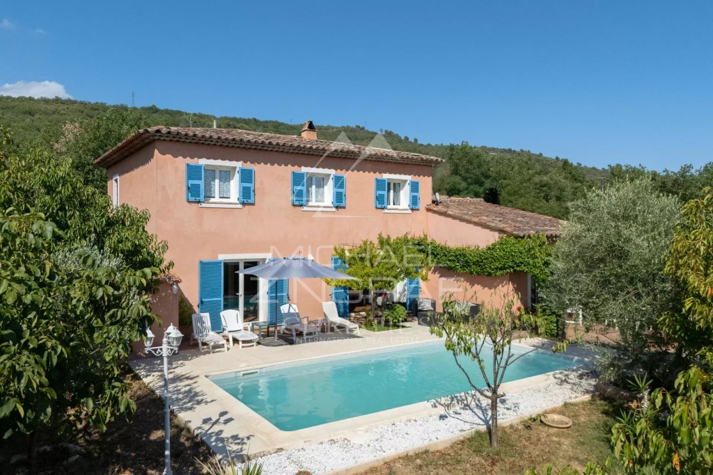 Villa for sale in Saint Cezaire sur Siagne — Villa with swimming pool, fruit and olive trees, and unobstructed views.