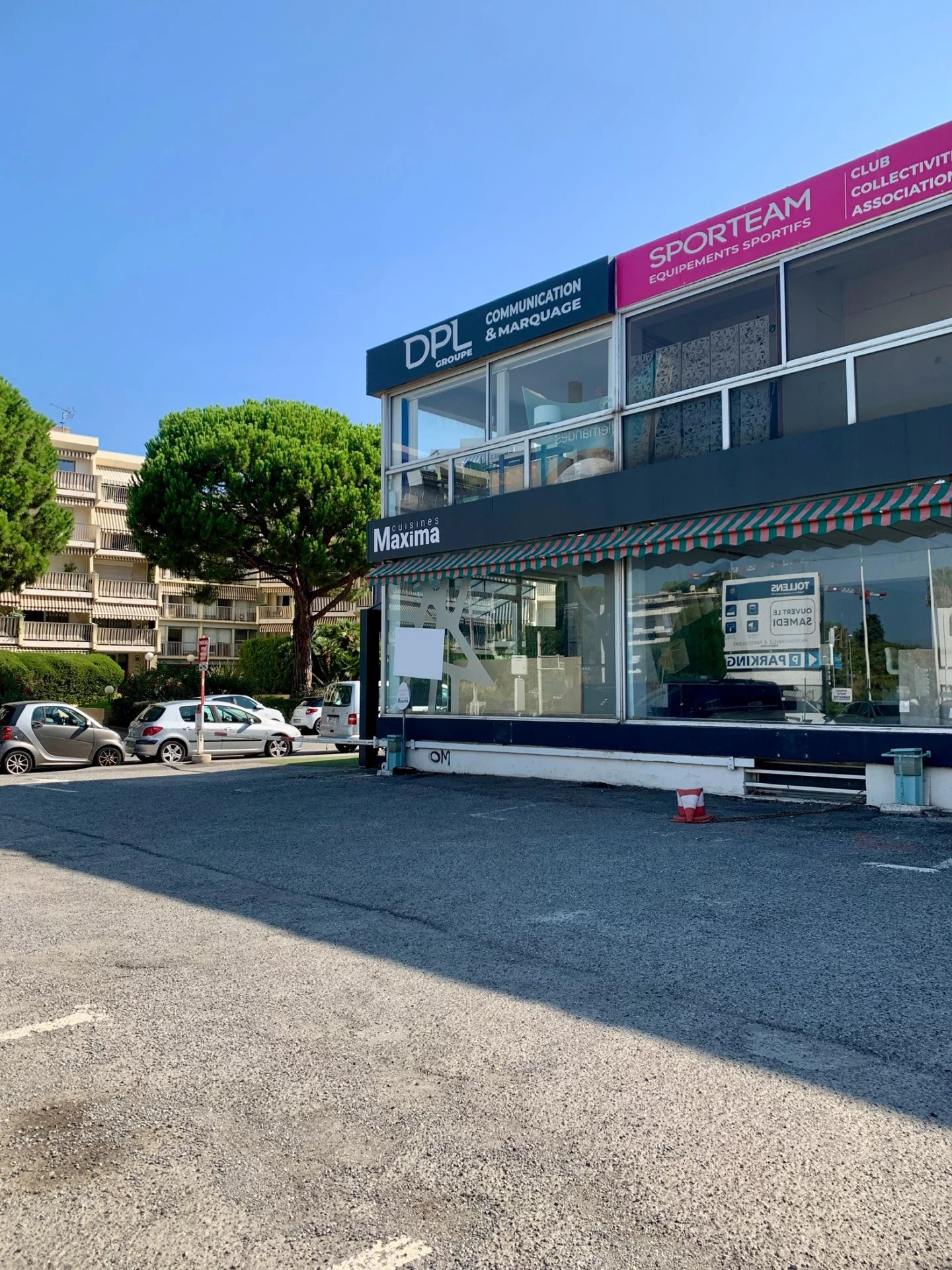 IDEAL INVESTISSEUR - A vendre local commercial + bureaux