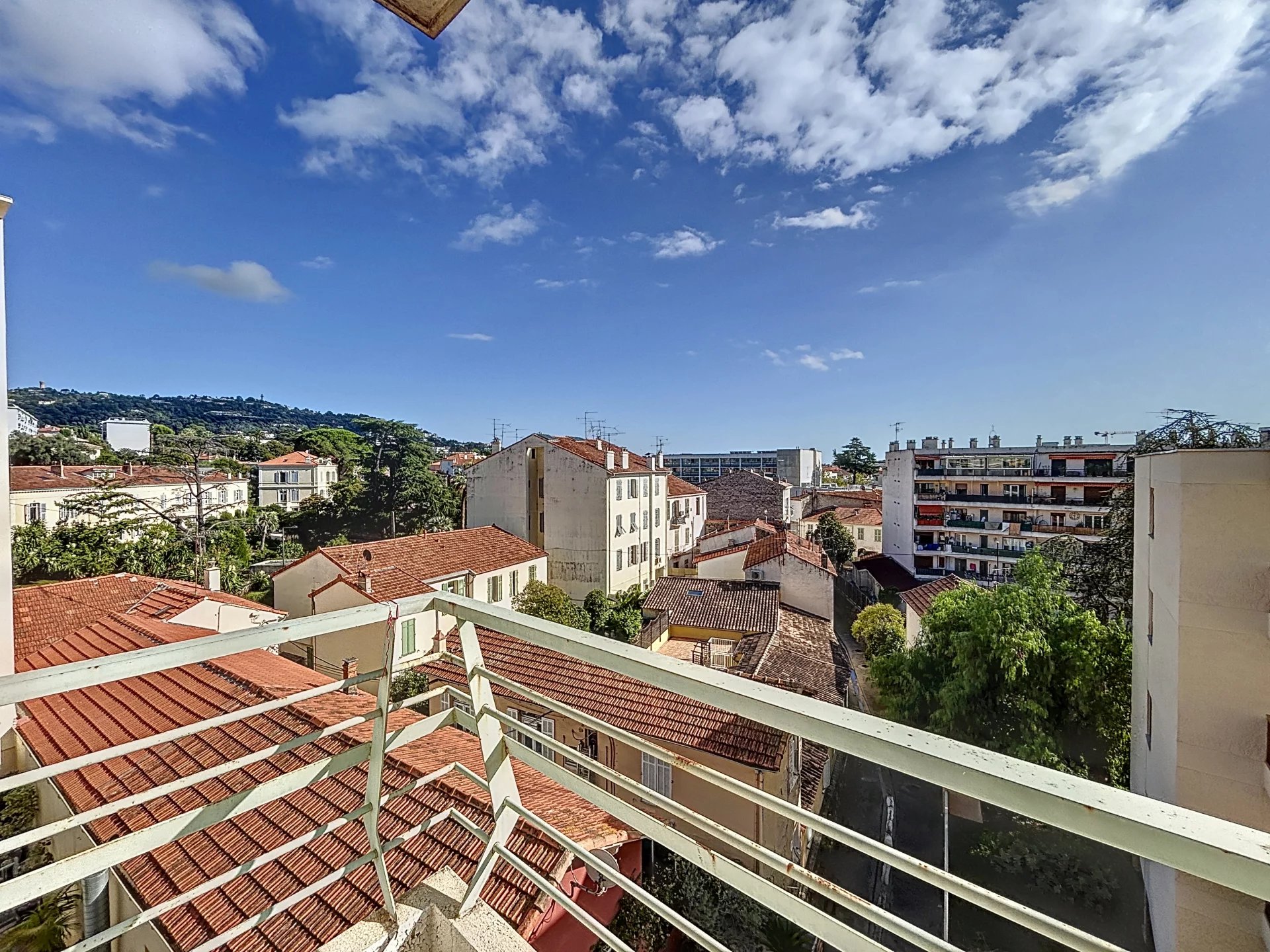 Cannes - 3 pièces - 83m2 - Vue dégagée - Stationnement - Cave