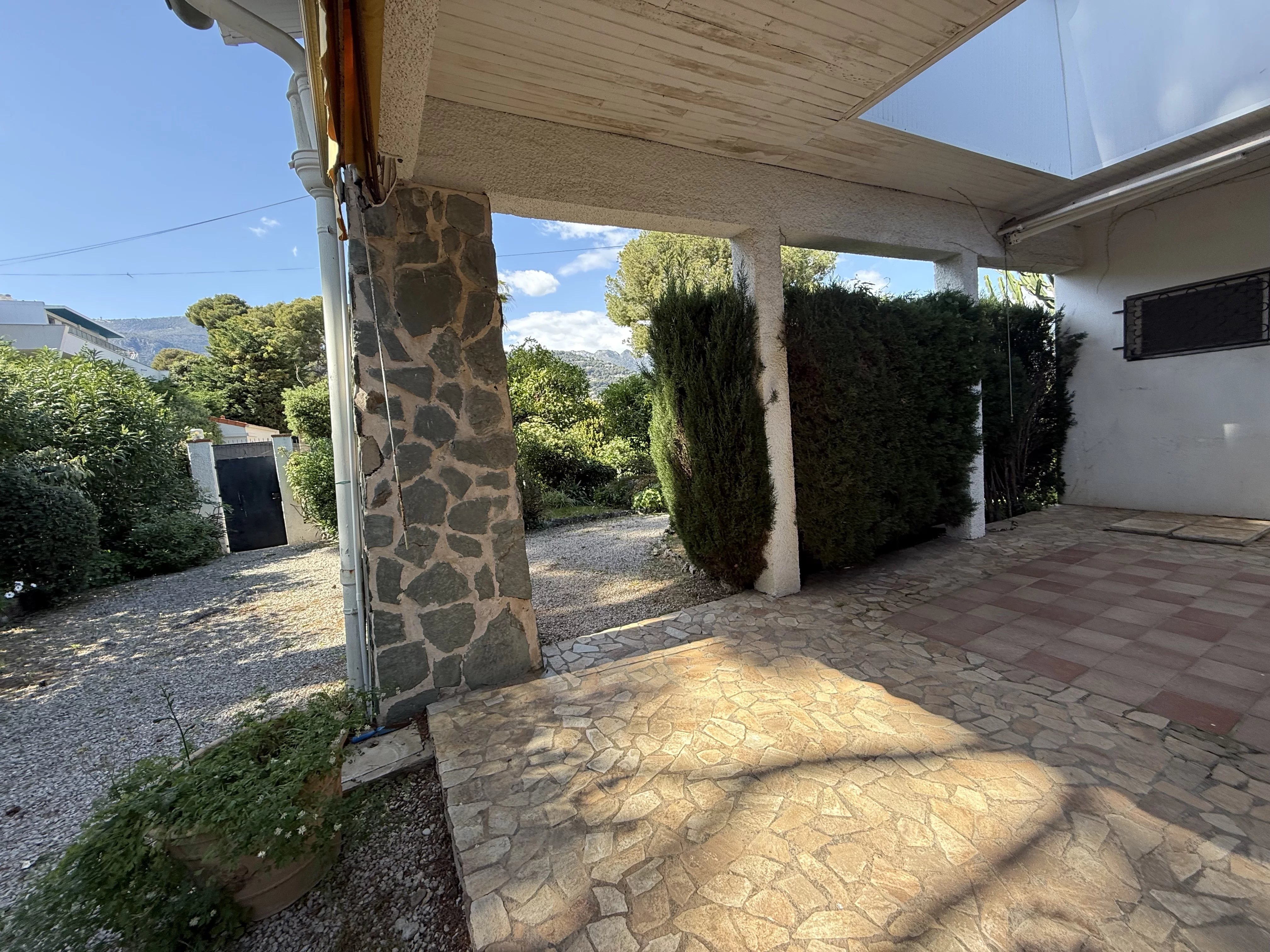 ROQUEBRUNE CAP MARTIN THE CAP - VILLA TO RENOVATE 6 BEDROOMS - SEA VIEW - POOL - GARAGES - PERMIT ACCEPTED