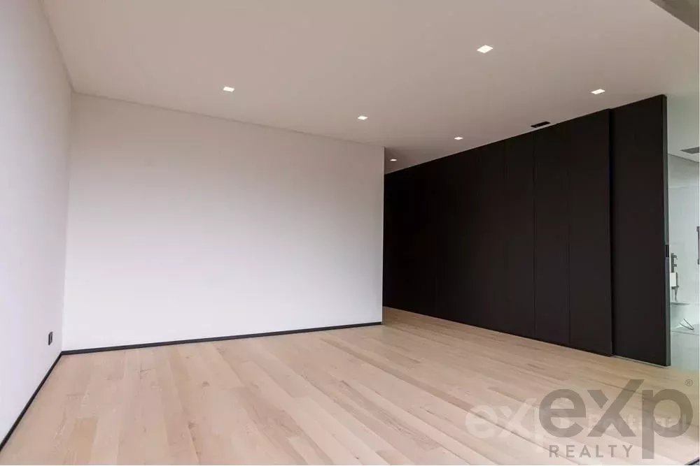 New detached house in an exclusive condominium of 4 luxurious units. 85506671 image 32