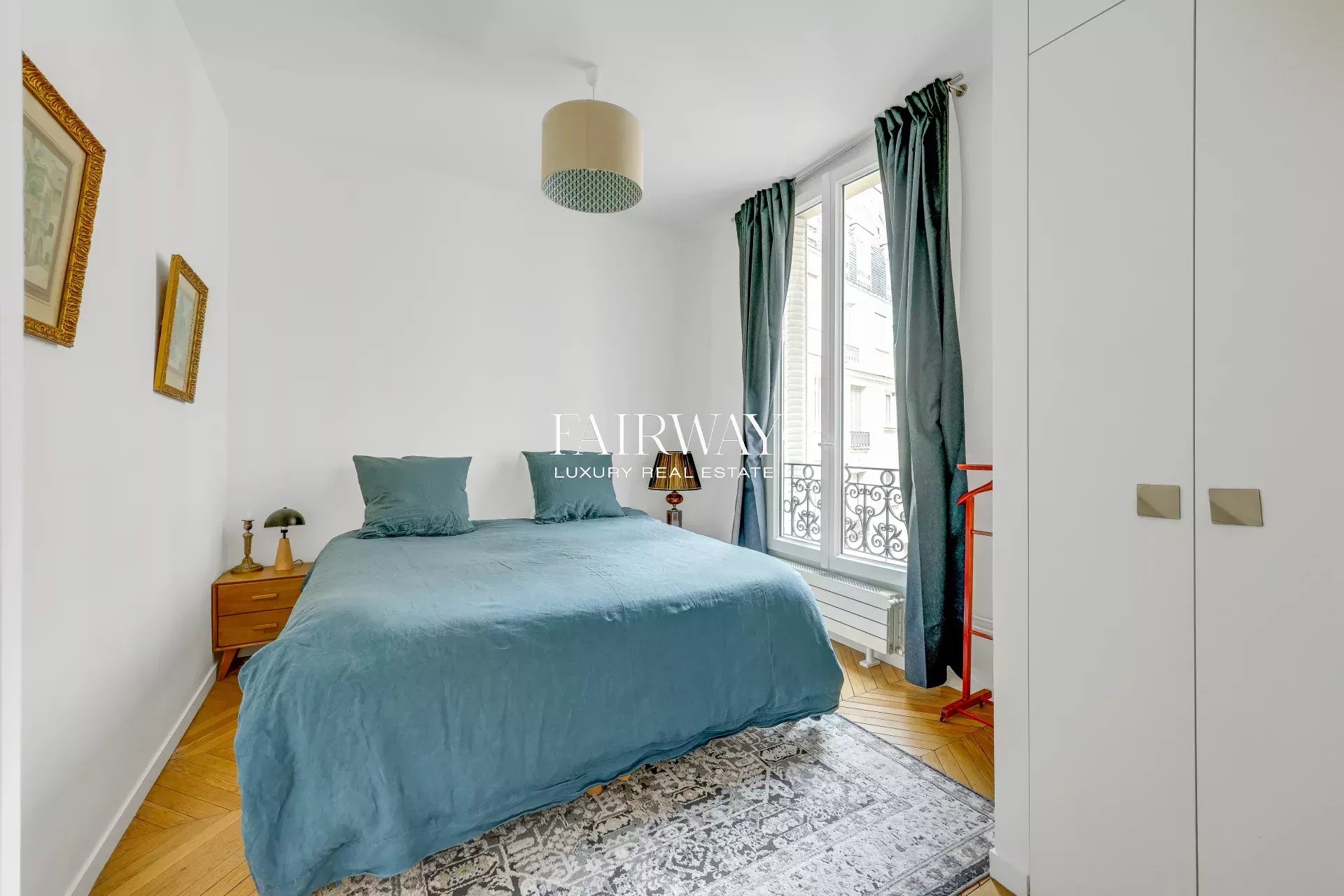 Appartement de standing de 110 m² avec 4 pièces rénovées au pied du parc Monceau – Paris 8e