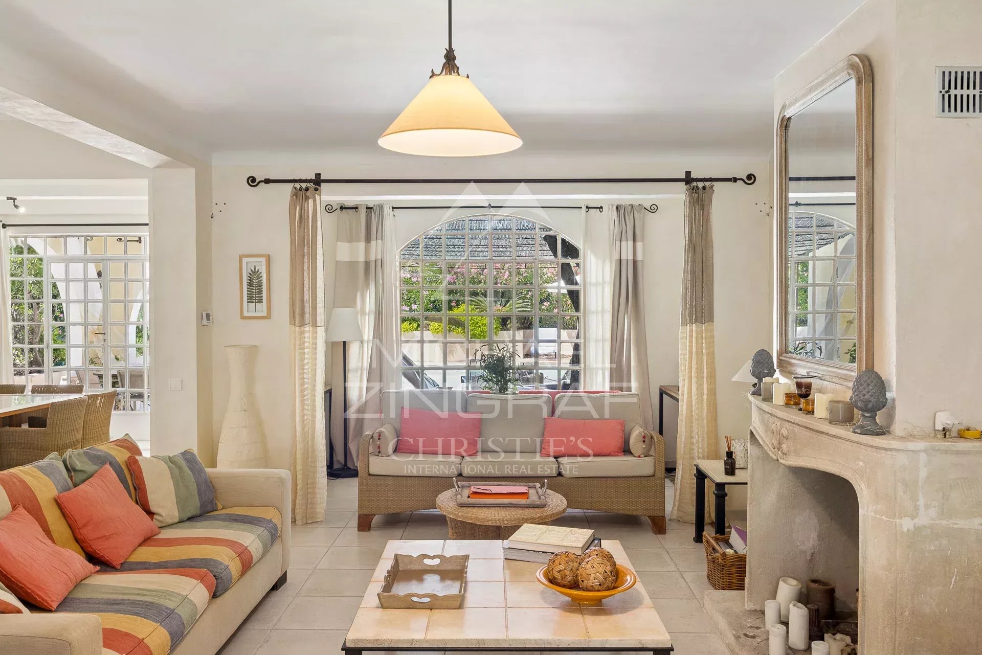 4 Bedroom Villa/Townhouse's Image 3