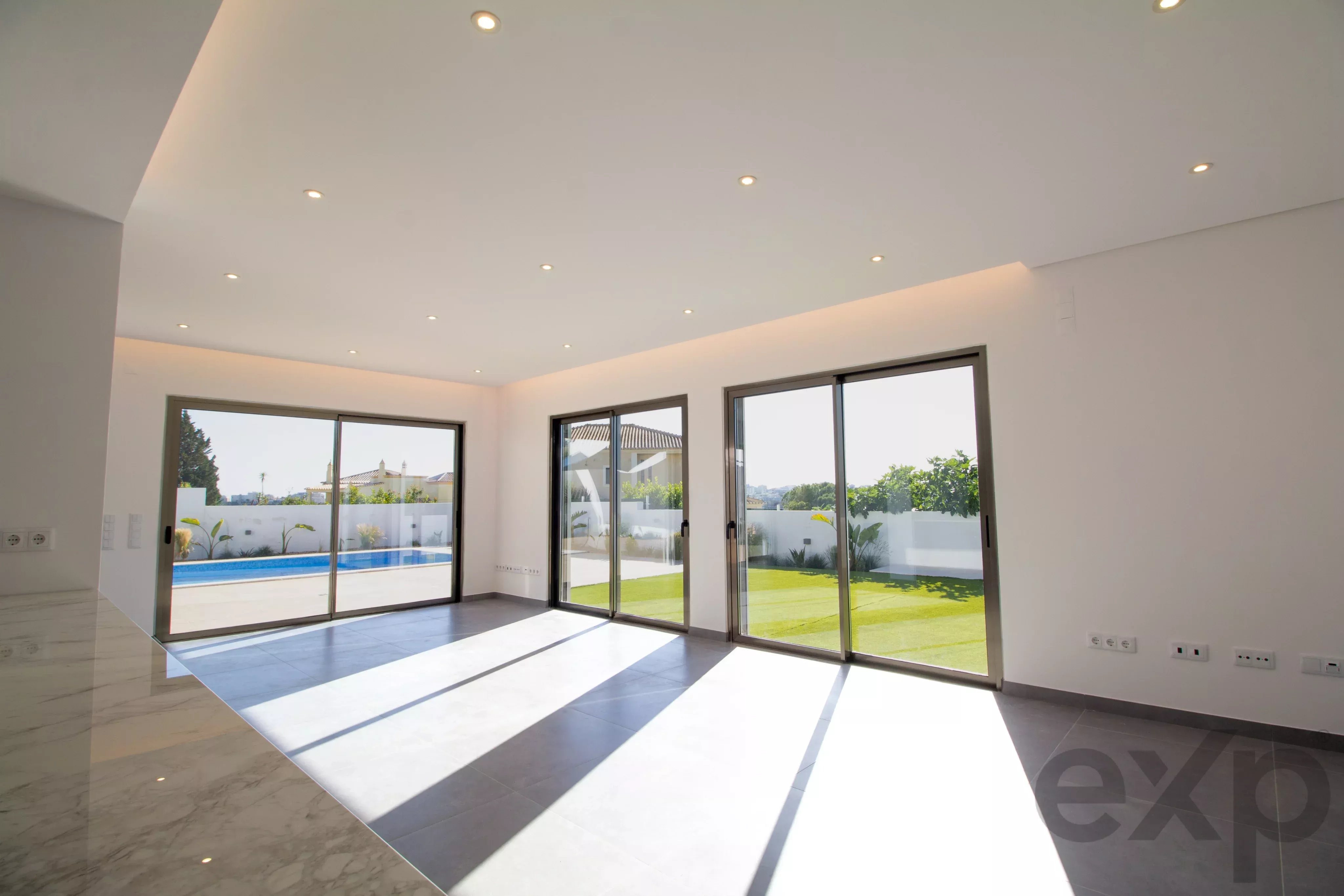 Luxury Contemporary Home with Sea View in Ferragudo 87049638 image 10