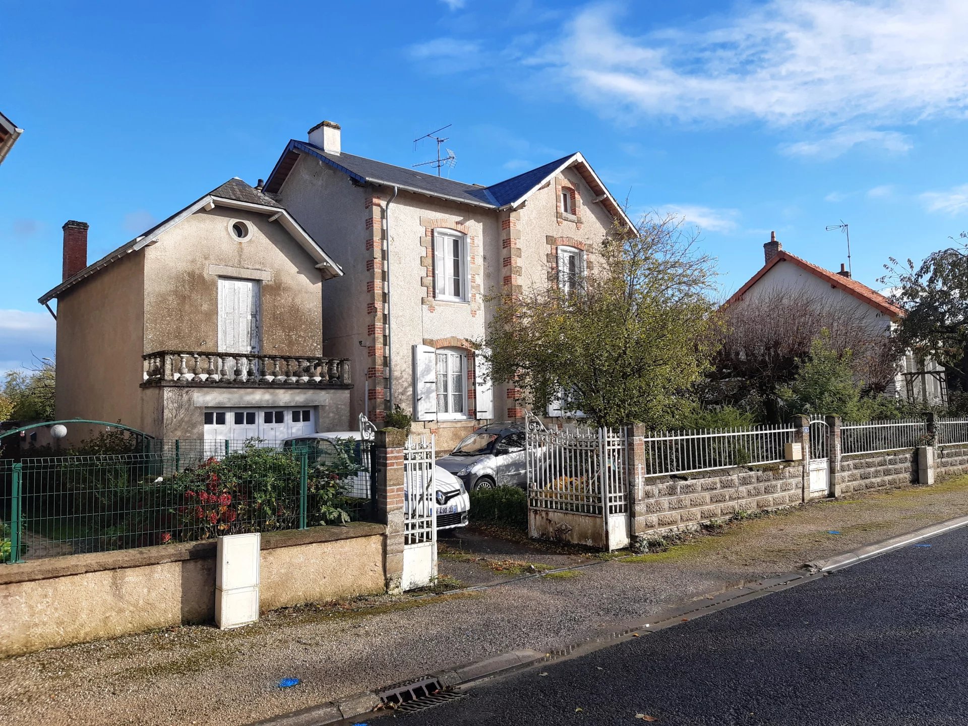 Elégante maison dans village populaire