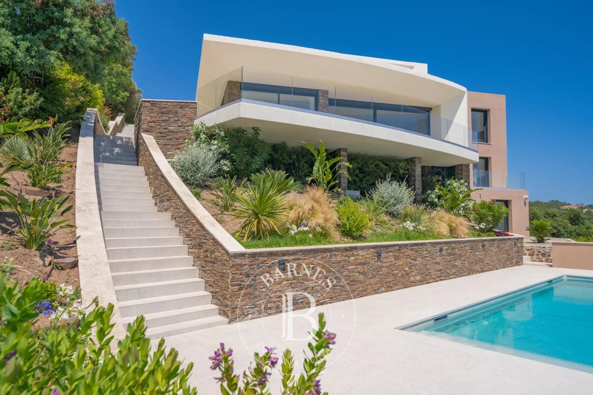 Villa Saint-Raphaël  -  ref 87060539 (picture 1)