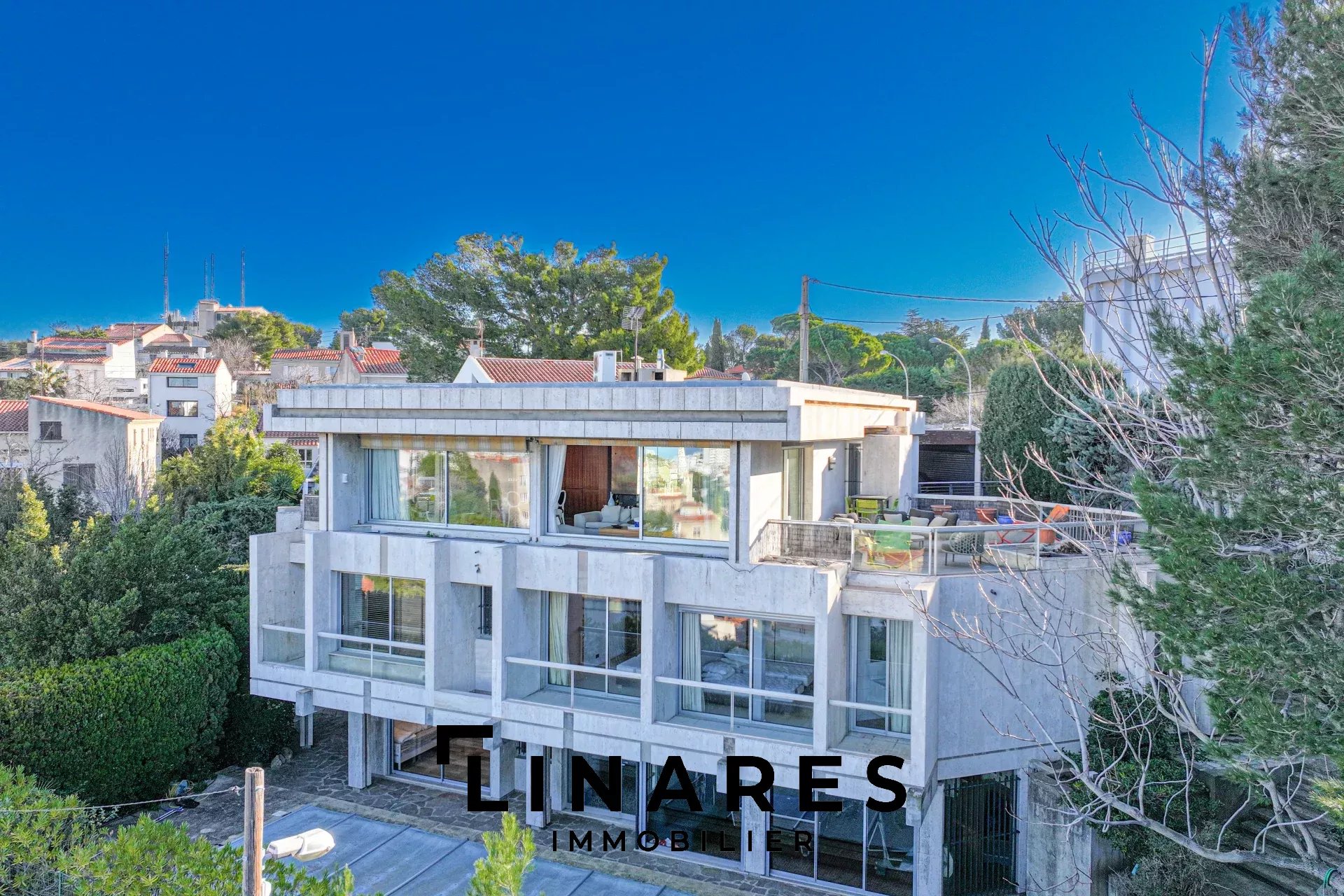 L'UNIQUE DU 7EME - Maison T8 de 313 m² + piscine + parking - 13007 Roucas Blanc