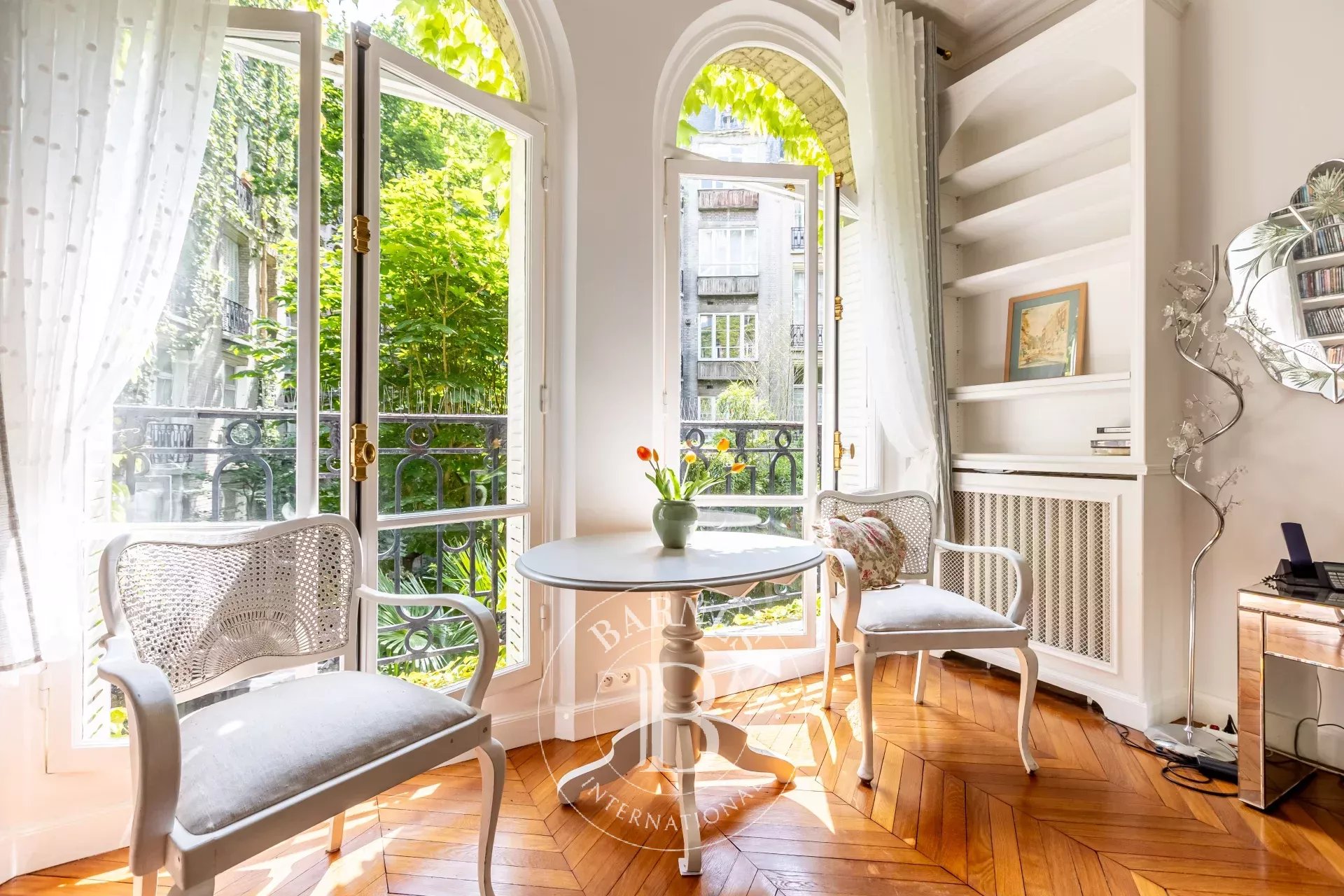 Paris 16 - Victor Hugo - Dual-aspect 4-bed apartment - picture 5