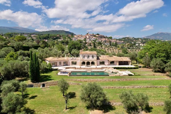 Villa for sale in Chateauneuf-de-Grasse, Cote d'Azur — photo 2