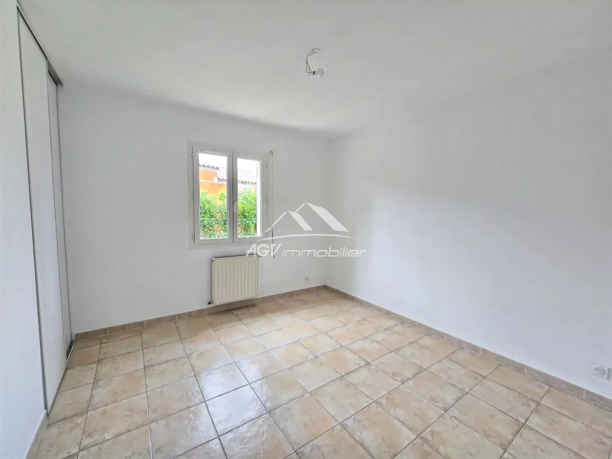 Maison de plain-pied, 3 chambres, garage