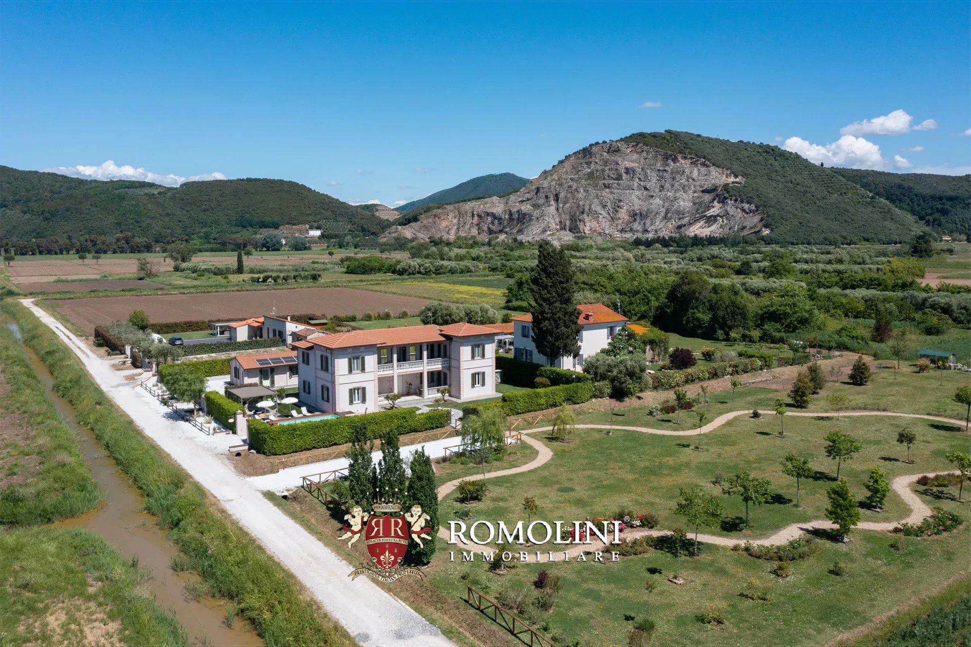 ECO-FRIENDLY VILLA FOR SALE NOT FAR FROM THE SEA, PISA, TUSCANY