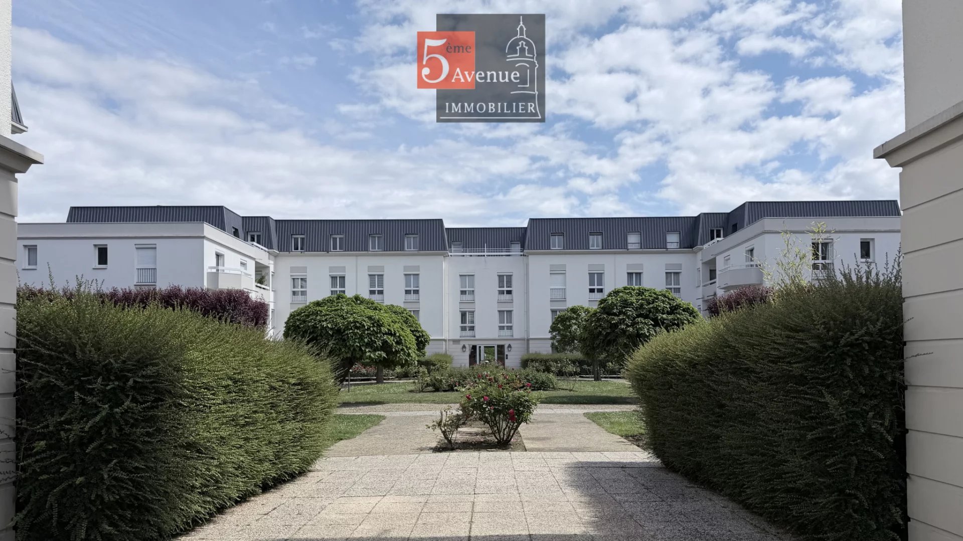 Appartement lumineux avec balcon au calme   Proche gare Chan