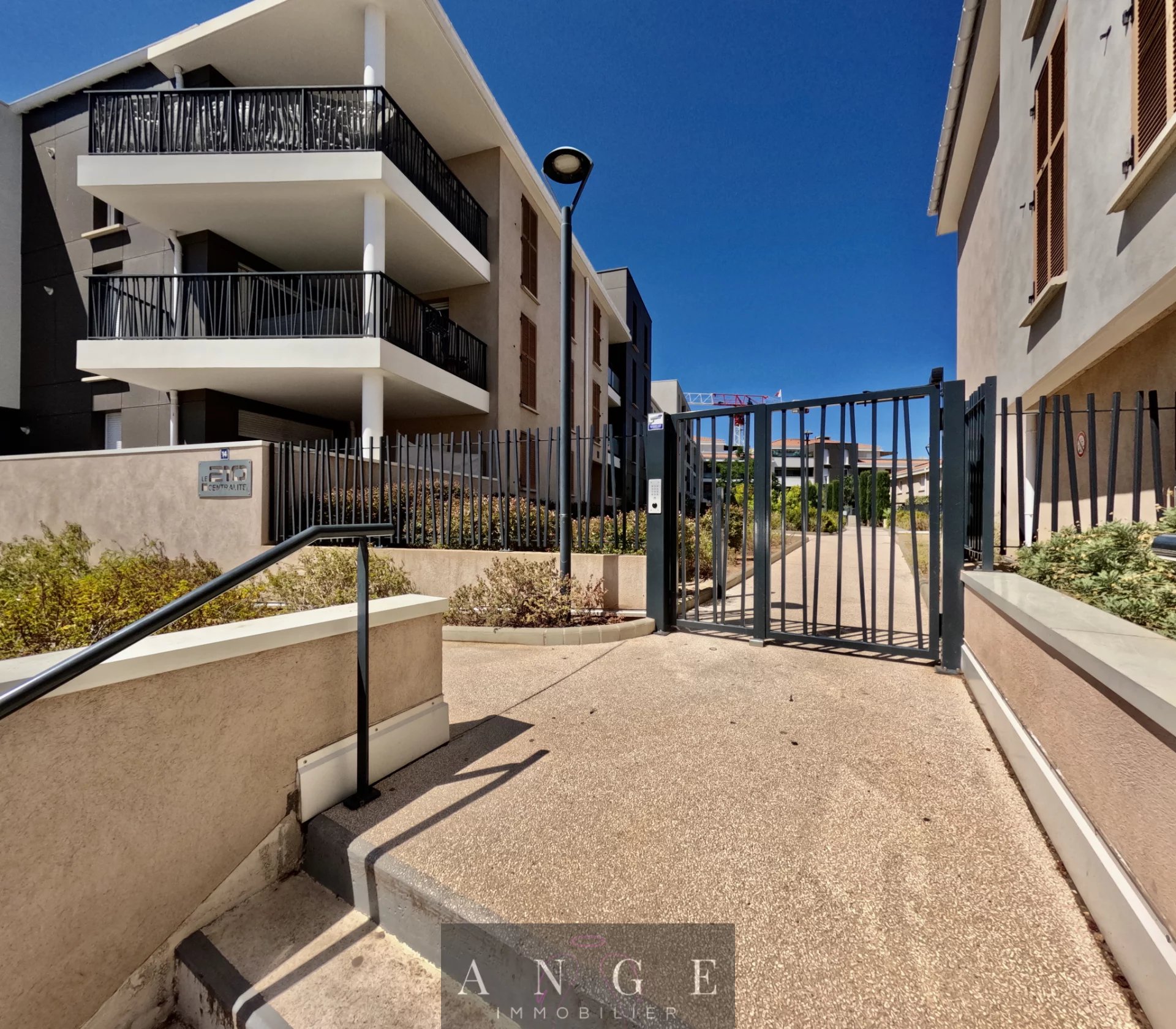 LA FARLEDE maison T3 TERRASSE ET 2 PARKINGS